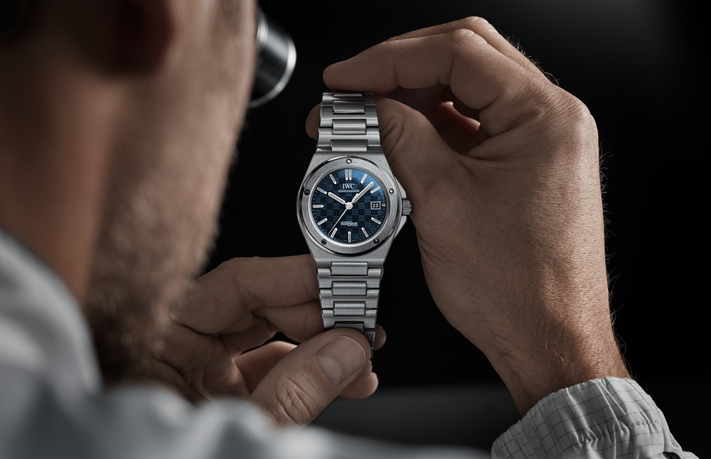 IWC Ingenieur Automatic 40 on the wrist, integrated bracelet with no micro-adjust clasp