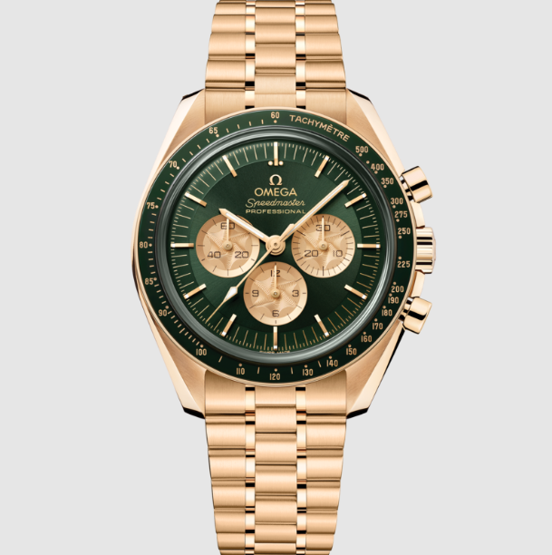 Full watch view of the Omega Speedmaster Moonshine gold 310.60.42.50.10.002 on the integrated five-link 18K gold bracelet